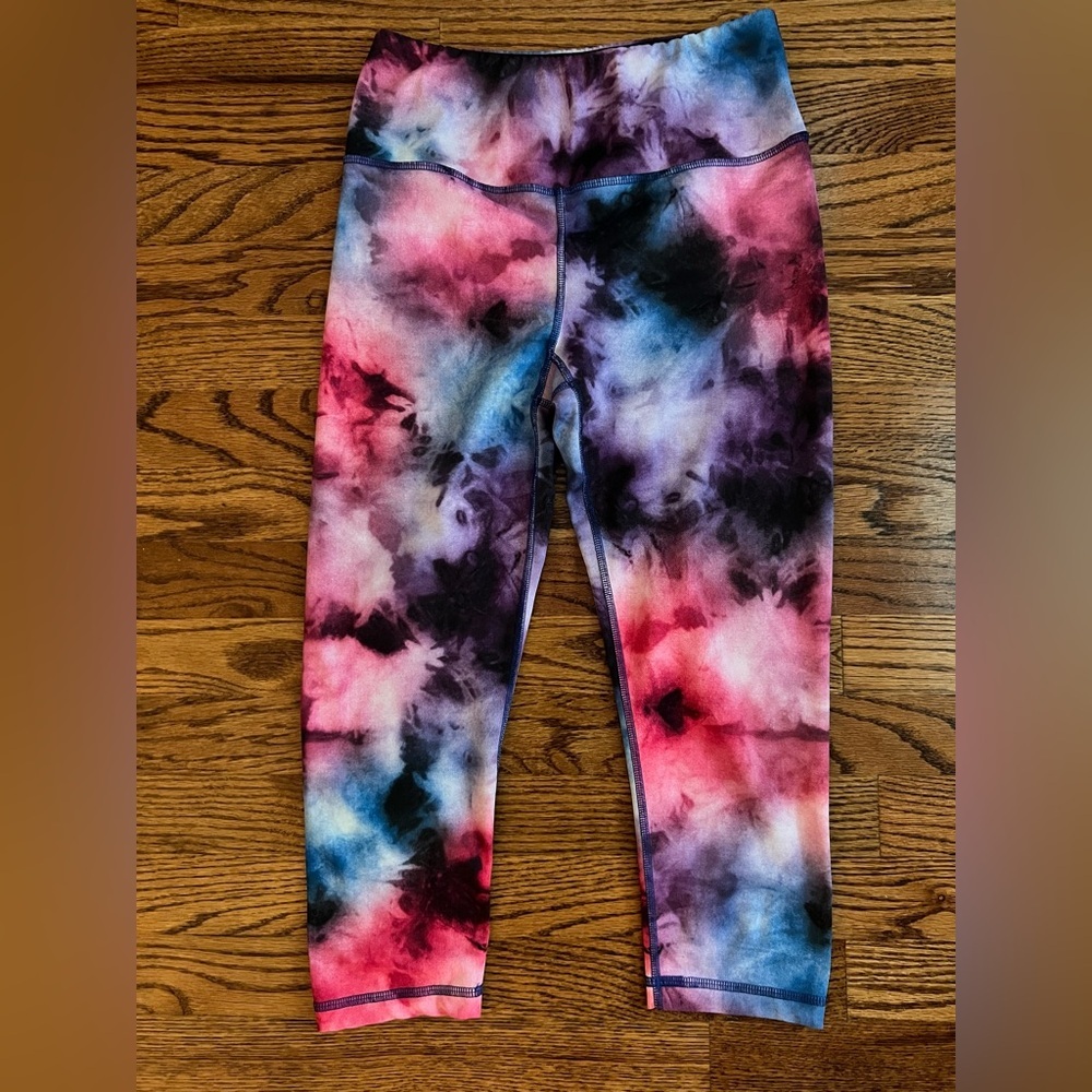 Kali Miami Fitness Pink and Purple Tie-Dye Capri Leggings - Medium